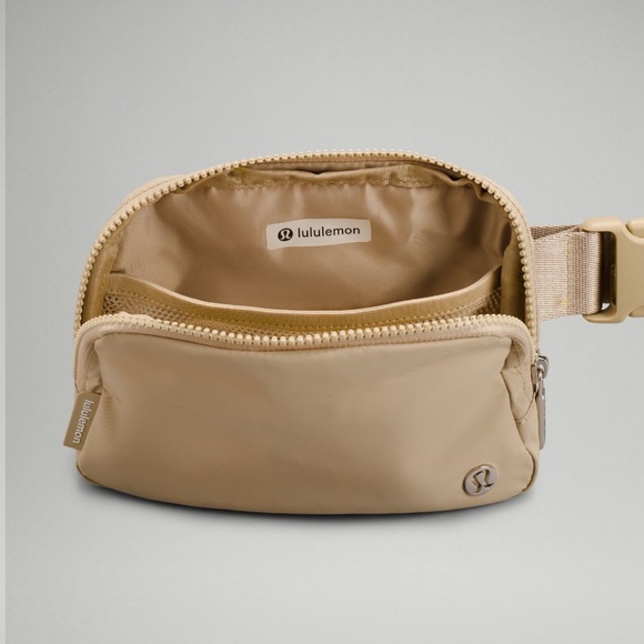 Lululemon Everywhere Belt Bag Extended Strap Trench RARE - Picture 5 of 6